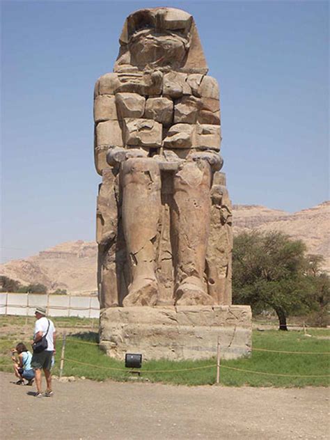 Les Colosses de Memnon Statues Colosses de Memnon Nécropole