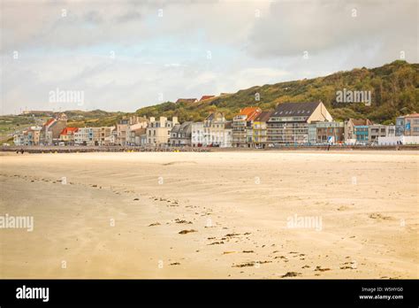 Beach and houses at the waterfront of Boulogne-sur-mer, France Stock ...