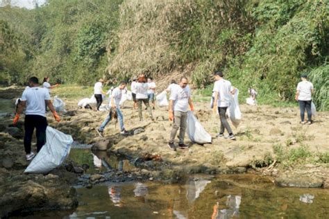 Gandeng World Cleanup Day Indonesia Ocs Group Bersih Bersih Sungai