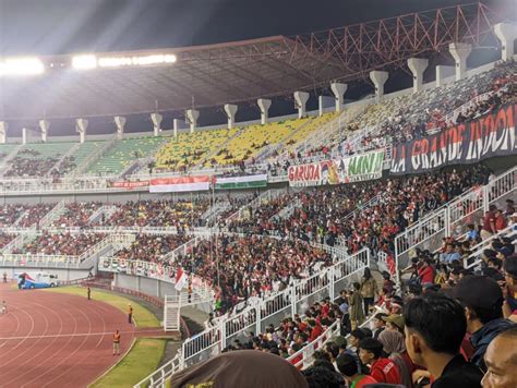 ATMOSPHERE GELORA BUNG KARNO STADIUM Editorial Photo - Image of indonesian, karno: 261840406