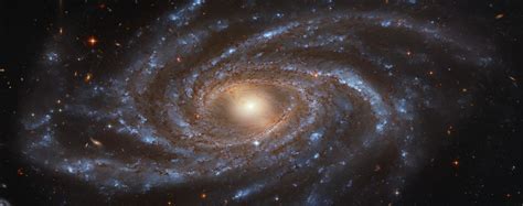 ngc  galaxy captured   hubble space telescope