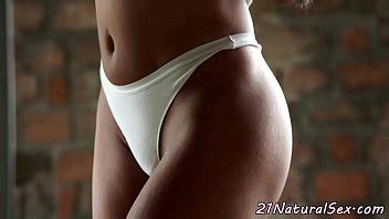 Busty Amateur Model Rubs Her Trimmed Pussy XVIDEOS