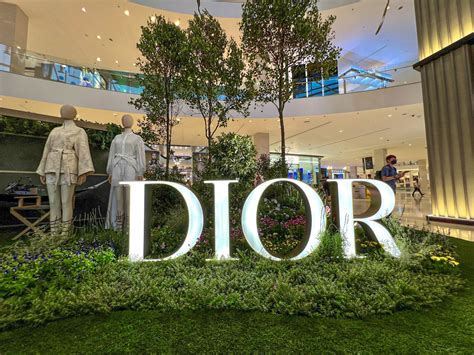 DIOR GARDEN – Landart