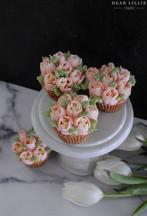 Tulip Cupcake Tutorial (Using Russian Piping Tips) - Dear Lillie Studio