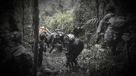 Foto Kisah Pasukan Elite TNI Malam Hari Bawa 3 Jasad Dari Hutan Papua