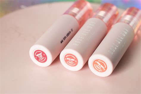 Review Ros All Day Cosmetics Plush Lip Tint Hadir Dalam Formula