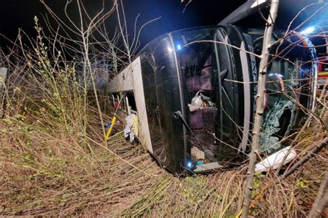 PREVRNUO SE TURISTIČKI AUTOBUS SA 40 PUTNIKA Među povređenima ima