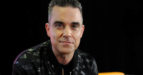 Robbie Williams Justifica Gesto Obsceno Em Abertura Da Copa Estava Sob