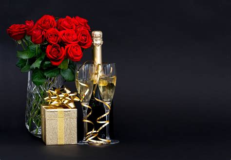 Fonds d ecran Champagne Bouquets Roses Verre à vin Cadeaux Boîte Noeud