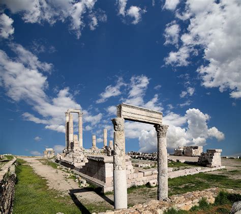 Temple-of-Hercules,-Roman-Corinthian-columns-at-Citadel-Hill | IsramIsrael