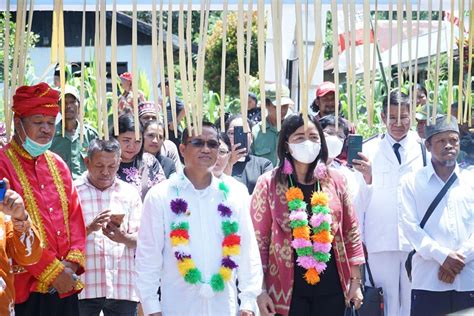 Wabup Samuel Hadiri Acara Ucapan Syukur Desa Ue Rani