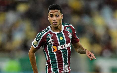 Alexander já tem data para retornar ao Fluminense confira