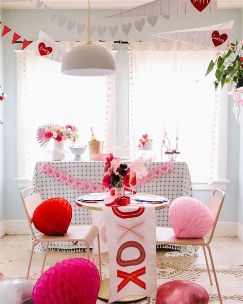 43 Valentines Day Tablescapes To Sweetly Celebrate