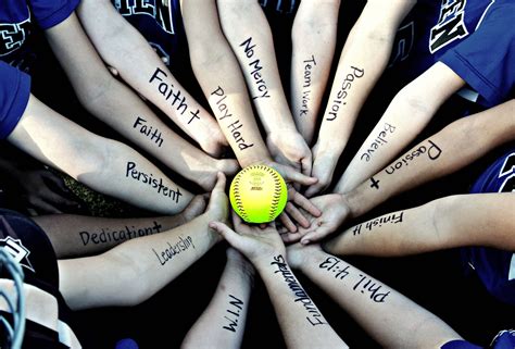 100 Softball Wallpapers