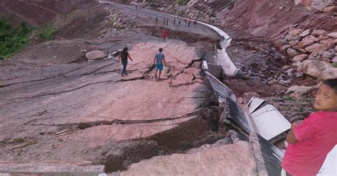 Lluvias En Perú San Martín Deslizamiento Destruye Carretera Y Deja