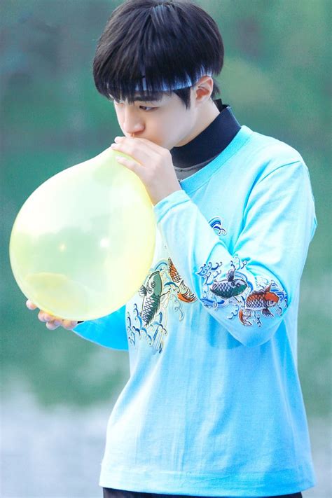 Ghim của Hạ Vy Ân trên Vương Tuấn Khải TFBOYS | Nụ cười, Vuông, Hình ảnh