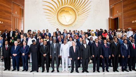 Photo de famille de la 30e édition du sommet des Chefs dEtats et de