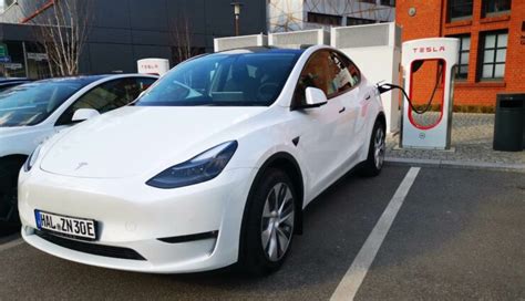 Elektroauto Bestseller Platz Tesla Model Y Siegt Teslamag De