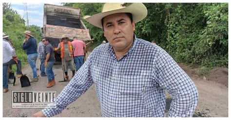 Encabeza Alcalde De Tuzantla Trabajos De Bacheo En Carretera Federal