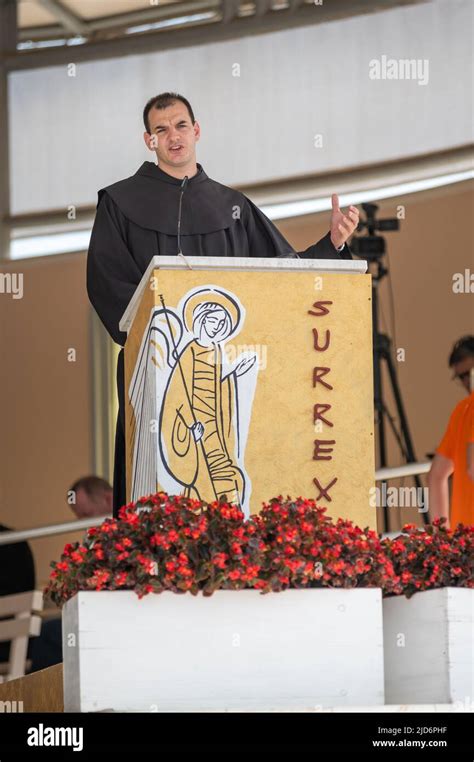 FRA Bojan Rizvan Dictando Una Catequesis Durante El Mladifest 2021 El