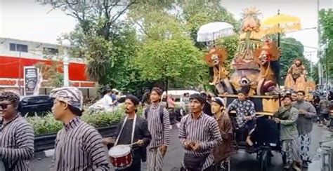 Pawai Ogoh Ogoh Dan Gunungan Meriahkan Kota Baru Yogyakarta Untuk