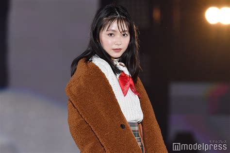 画像1 8 “ティーンのカリスマ”久間田琳加、秋メイクで雰囲気ガラリ 美脚のぞくレトロコーデ＜girlsaward 2018 A／w