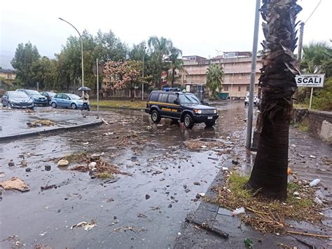 Catania Maltempo Mareggiata E Danni A Riposto Live Sicilia