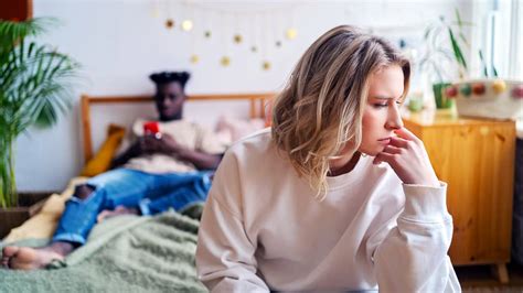 11 Poisonous Indicators Theres No Emotional Intimacy In Your Marriage