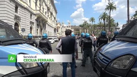 Roma Studenti In Corteo Roccella Il Fallimento Della Parola