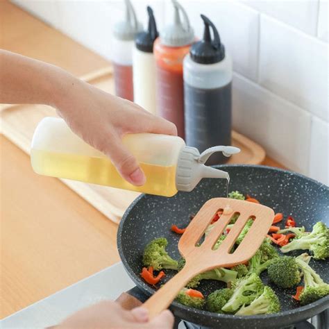 Plastic Squeeze Sauce Bottle Squeezing Sauce Bottle Household Pot Sauce