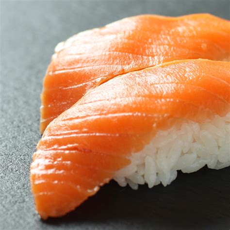 SALMON NIGIRI Waraisushi