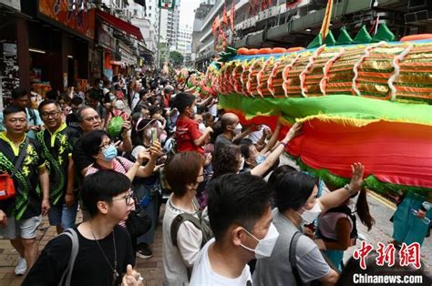 香港筲箕湾“谭公诞”大巡游吸引市民游客观看 民俗地理 华夏经纬网