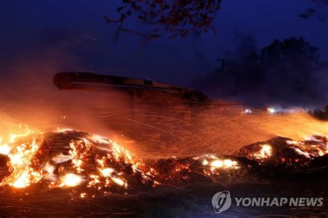 강풍에 더 번지는 미국 캘리포니아 산불 연합뉴스