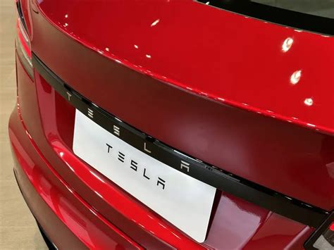 Tesla Model S Ultra Red 烈焰紅搶先看！同步 Model X 全台展間開放賞車 Teslaguru