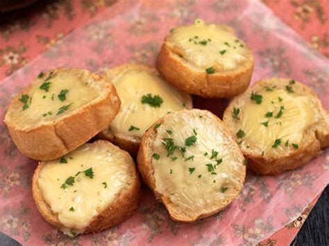 Baked Brie Toasts Eat This Much