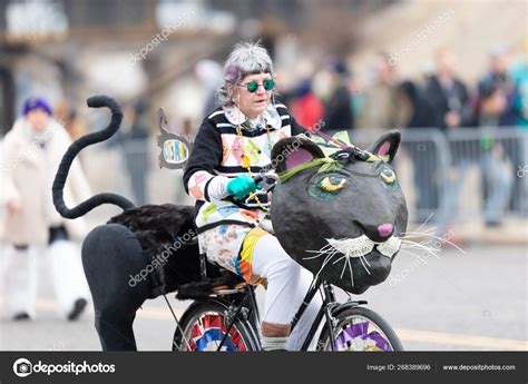 Bud Light Grand Parade – Stock Editorial Photo © RobertoGalan #268389696