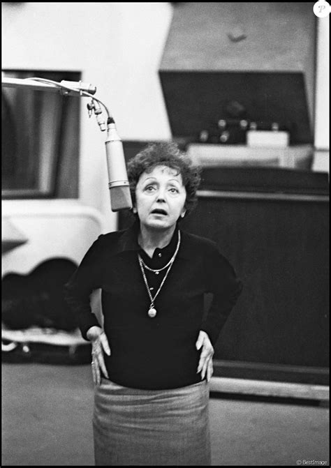 Édith Piaf en studio à Paris 1963 Purepeople