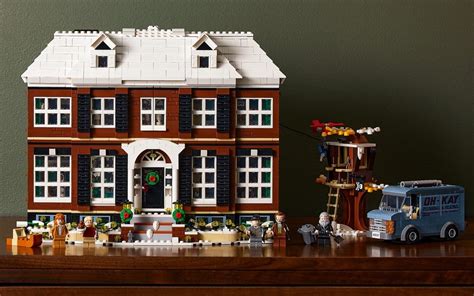 "Home Alone" LEGO Set is Finally Here - https://everydaymonkey.com