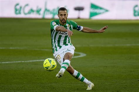 Real Betis star Sergio Canales sidelined until 2021 - Football Espana