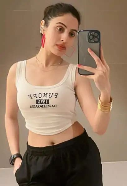 Priyanka Kholgade Top Hot Pics And Photos