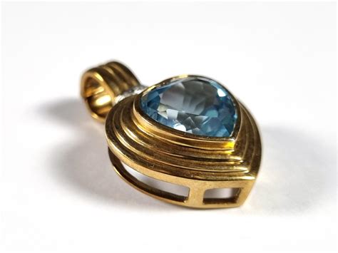 Anhänger mit Topas in Herzform, 9 Karat Gelbgold | Badisches Auktionshaus