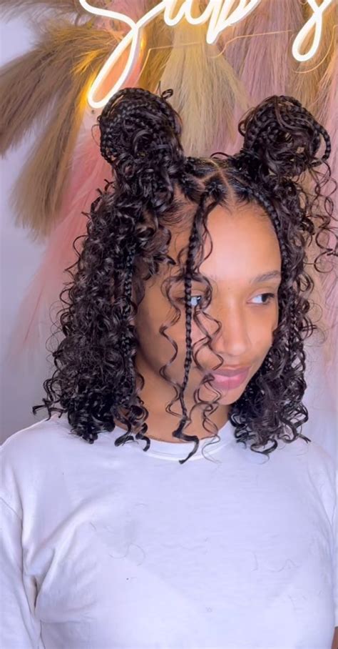 Shoulder Length Knotless Bohemian Box Braids With Curls Acconciature