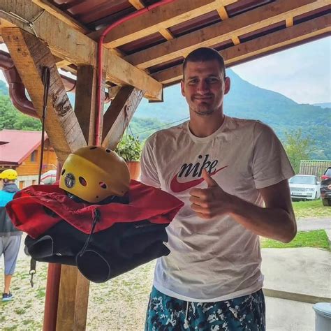 Nikola Jokic Y Sus Vacaciones Lejos De Las Excentricidades De Las Estrellas Nba Amigos