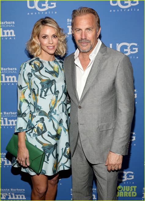 Kevin Costner Wife Christine Costner Split File For Divorce After 18