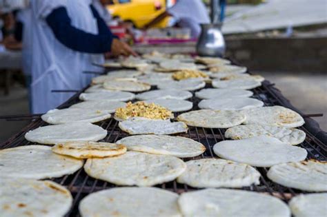 Las Comidas Callejeras M S Populares En Colombia Pelecanus