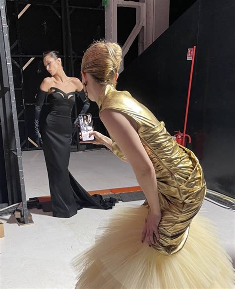 ARCHIVES GIGI On Twitter Gigi Hadid And Bella Hadid Backstage At