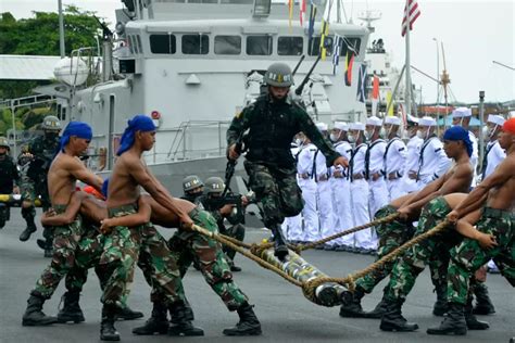 FOTO Atraksi Kemampuan Dan Ketangkasan Prajurit TNI AL Indozone News