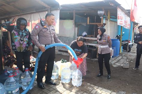 Polresta Sidoarjo Salurkan Bantuan Air Bersih Tahun Pengabdian Akpol