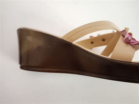 Italian Shoemakers Sandals Wedge Heels Tan With Flowe Gem