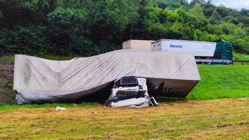 Tragiczny Wypadek W Nowej Wsi Naczepa Tira Przygniot A Kierowc